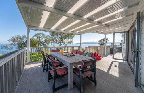 Waitahanui House | Lakefront at 5 Mile - Taupo