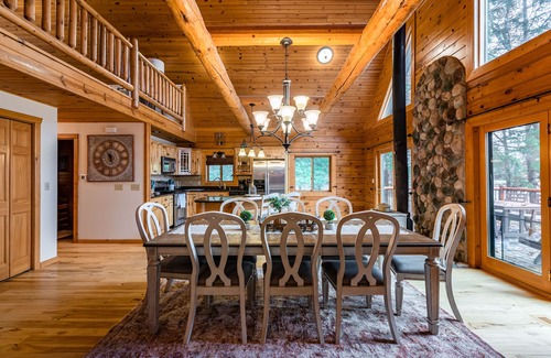 Friendship Ski Chalet | Lakefront-Bar-Arcade-30 min to WI Dells-Water Toys