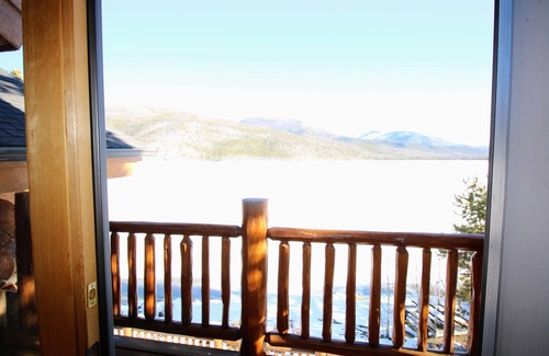 Grand Lake Cabin | Lakefront Beauty