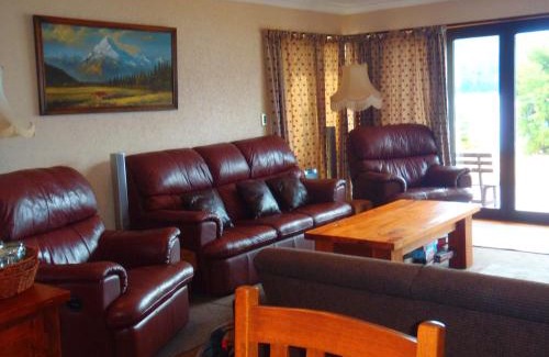 Lake Hawea House | Lakefront Bellevue Lake Hawea Wanaka