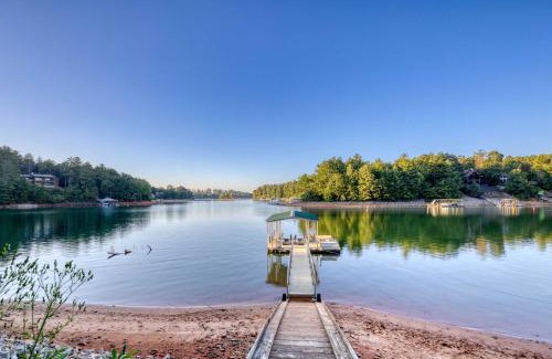 Blairsville House | Lakefront Blairsville Cabin with Deck and Dock!