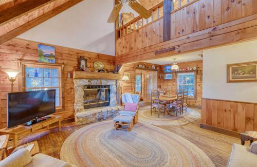 Blairsville House | Lakefront Blairsville Cabin with Deck and Dock!