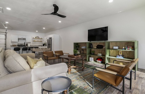 Garfield House | LAKEFRONT Bliss FLAT to water: Spacious home with Game Room, Sleeps 15 Guests!