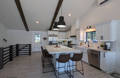 Oroville House | Lakefront Bliss: Modern Farmhouse Retreat - Newly Renovated, Steps to the Water!