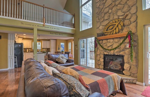Blue Eye Cottage | Lakefront Blue Eye Cottage w/Hot Tub & Fire Pit!
