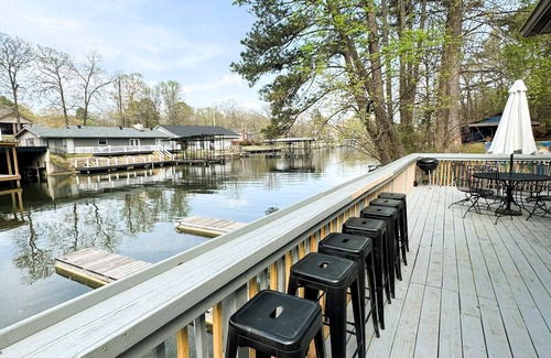 Tanglewood Estates House | Lakefront bungalow on Hamilton! Private dock!