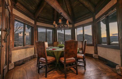 Topton House | Lakefront Cabin For Large Groups