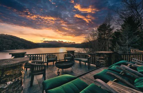 Topton House | Lakefront Cabin For Large Groups