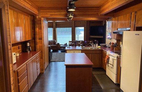 Carey Bay House | Lakefront Cabin in Carey Bay