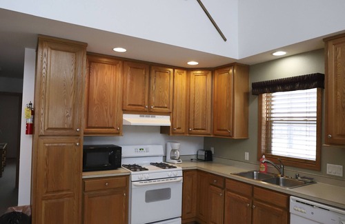 Presque Isle Cabin | Lakefront Cabin on Resort Grounds