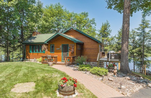 Minocqua Resort | Lakefront Cabin Resort – 11 Bedrooms, 4 Cabins, Sleeps 25 – Lake Tomahawk, WI