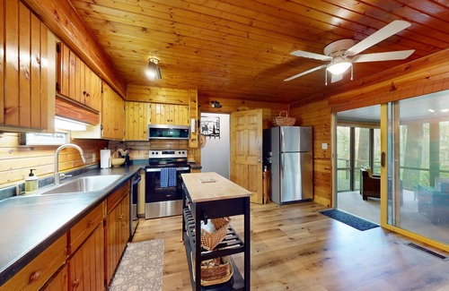 Woodruff Cabin | Lakefront cabin with kayaks, firepit, dock & spacious interior