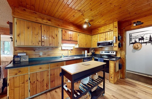 Woodruff Cabin | Lakefront cabin with kayaks, firepit, dock & spacious interior