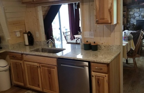 Glenville Cabin | Lakefront Cabin with private Dock - 4 Kayaks - WiFi - Direct TV