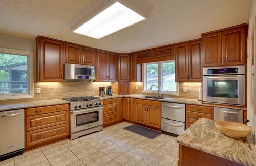 Cadiz Cabin | Lakefront Cadiz Home w/Hot Tub!