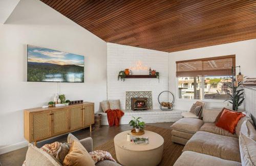 Silver Lakes Country Club House | Lakefront Casa Del Lago