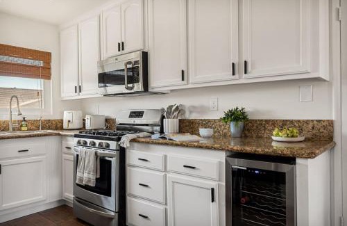 Silver Lakes Country Club House | Lakefront Casa Del Lago