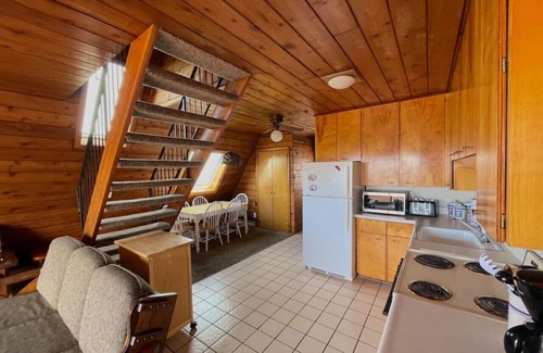 Stevensville House | Lakefront Chalet #18 w/Beach Access, Pools, Sport Courts, Fishing Pond & more!