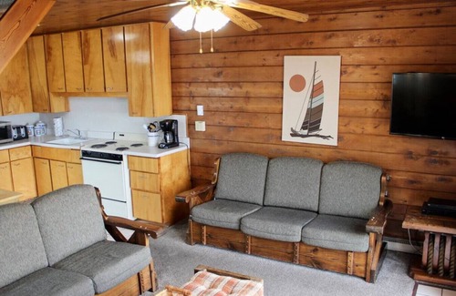 Stevensville House | Lakefront Chalet #18 w/Beach Access, Pools, Sport Courts, Fishing Pond & more!