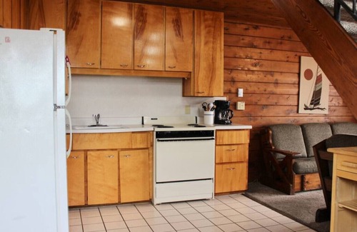 Stevensville House | Lakefront Chalet #18 w/Beach Access, Pools, Sport Courts, Fishing Pond & more!