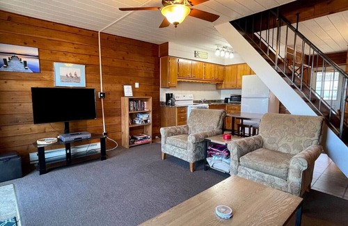 Stevensville House | Lakefront Chalet #25 w/Beach Access, Pools, Sport Courts, Fishing Pond & more!