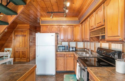 Stevensville House | Lakefront Chalet #2 with Beach Access, Pools, Sport Courts, Fishing Pond & more!