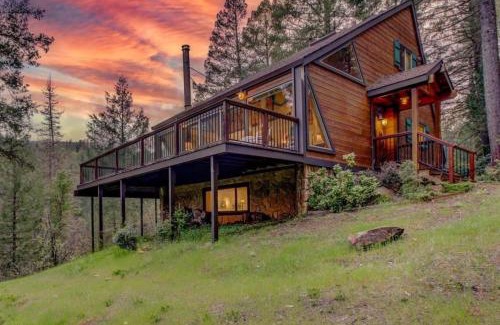 Nevada City House | Lakefront Chalet Nevada City