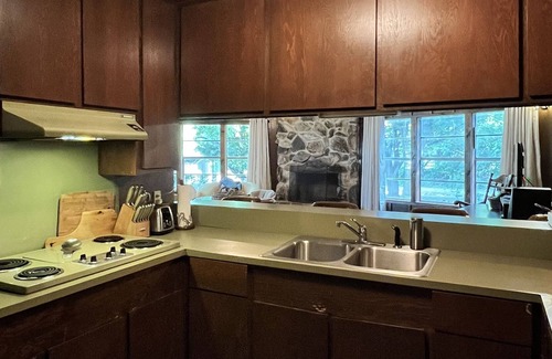 Myra House | Lakefront Club House on Moss Lake