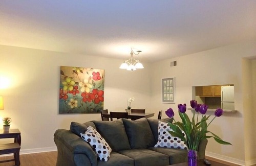 Bucktown Apartment | Lakefront Comfort Close to Downtown