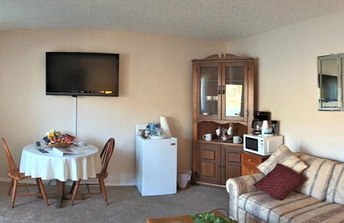 Hot Springs Village Bed & Breakfast | Lakefront Condo/Apartment On Beautiful Segovia Lake!