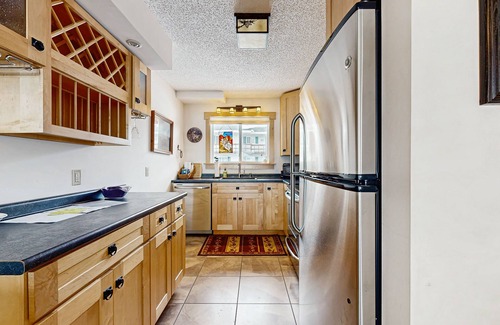 Greenville Junction Condo | Lakefront condo on the golf course w/sweeping views & beach access