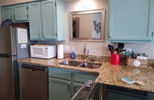 Hot Springs Condo | LAKEFRONT Condo on Lake Hamilton