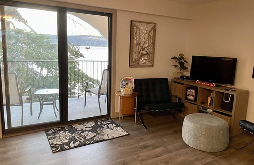 Central Okanagan Condo | Lakefront Condo Sleeps up to 4