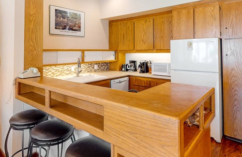 Chelan Condo | Lakefront condo with amazing views, pool, hot tub, beach access, and fireplace