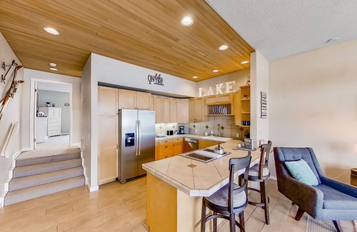 Chelan Condo | Lakefront Condo with Shared Pools, Hot Tub, Dock, Beach Access