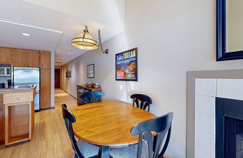 Chelan Condo | Lakefront Condo with WiFi - Dock Features Shared Hot Tub & Pool