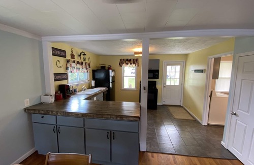 Harrison Cottage | Lakefront Cottage- big enough for your family, plus more!