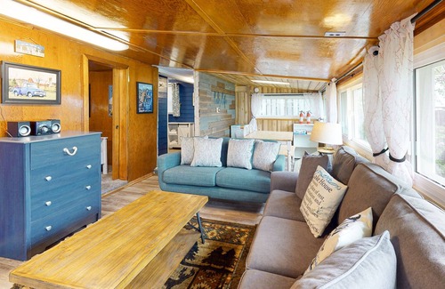 Shapleigh House | Lakefront cottage & bunkhouse with hot tub, game room, & fireplace - near skiing