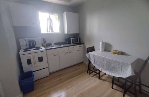 Wellington Cottage | LAKEFRONT COTTAGE #2 - Less than 30 minutes to Sandbanks - LAKE CONSECON RESORT