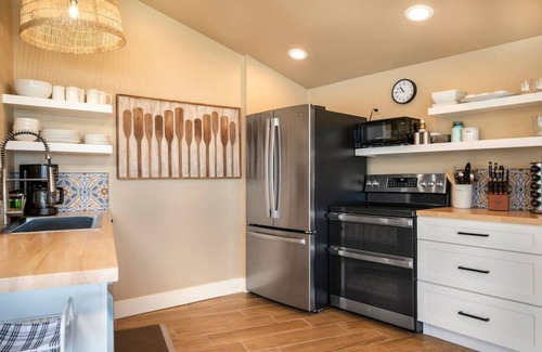 Polson Cottage | Lakefront Cottage! Day dock! Free WIFI! Gym Onsite