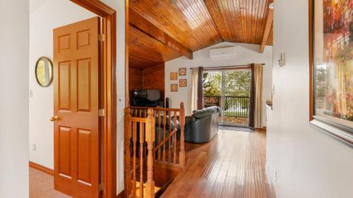 Greater Napanee House | Lakefront Cottage - Family Retreat and Ice Fishing