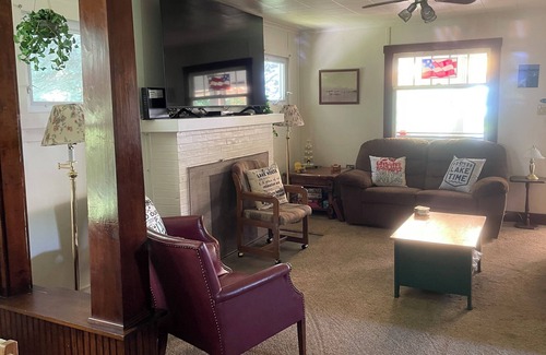 Dewittville House | Lakefront Cottage, Heated Pool, Dog friendly, Fully Equipped for Fun! A/C, Quiet