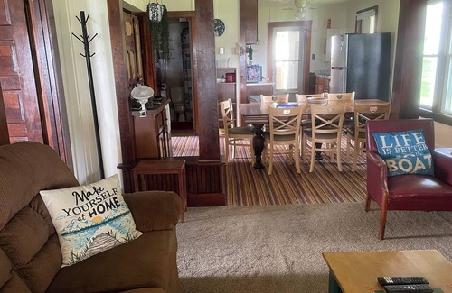Dewittville House | Lakefront Cottage, Heated Pool, Dog friendly, Fully Equipped for Fun! A/C, Quiet
