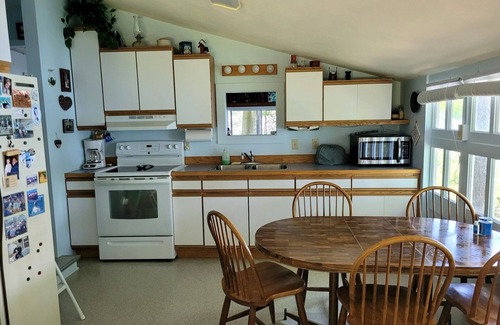 Moravia Cabin | Lakefront Cottage in a small Cove on the Eastside of Owasco Lake