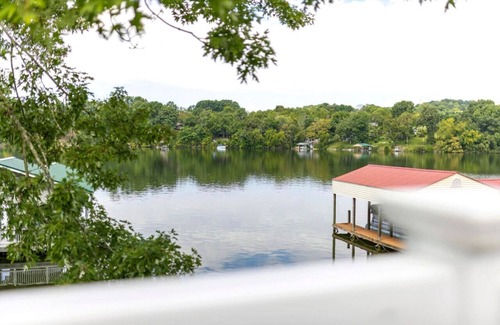 Piney Flats House | Lakefront Cottage near Bristol & Johnson City