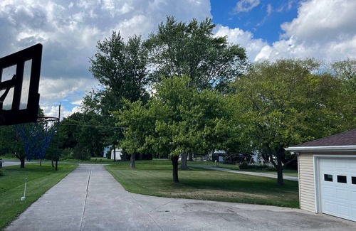 Oshkosh Cottage | Lakefront Cottage on Lake Winnebago-18 minutes from the EAA grounds