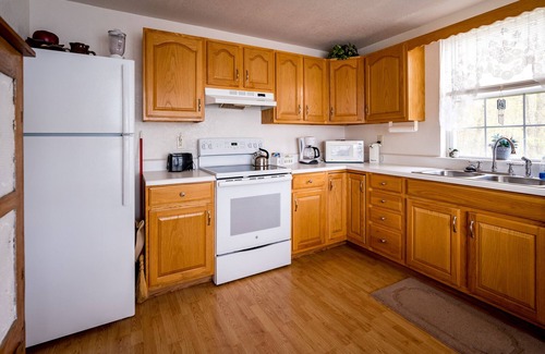 Topton Cabin | Lakefront Cottage - Spacious House w/Private Dock on Lake Nantahala