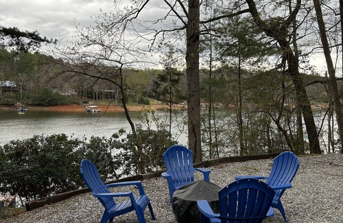Blairsville House | Lakefront Cottage