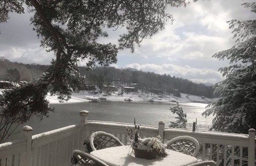 Blairsville House | Lakefront Cottage