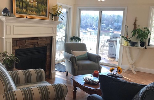 Blairsville House | Lakefront Cottage